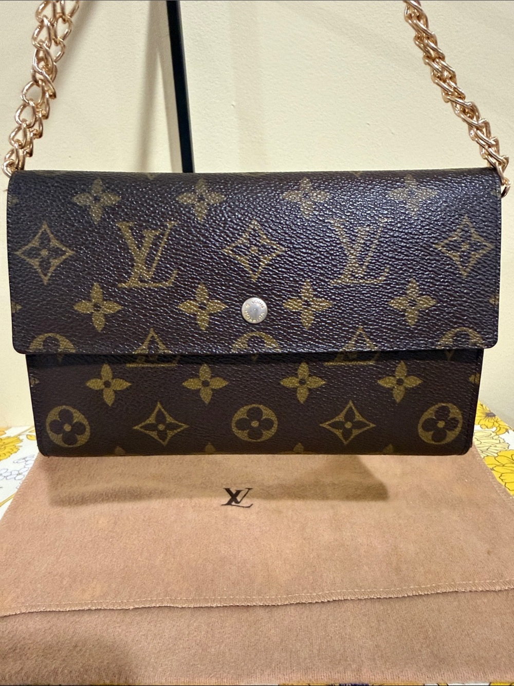 Louis Vuitton Monogram Clutch Louis Vuitton Large passport wallet COA included 🔥